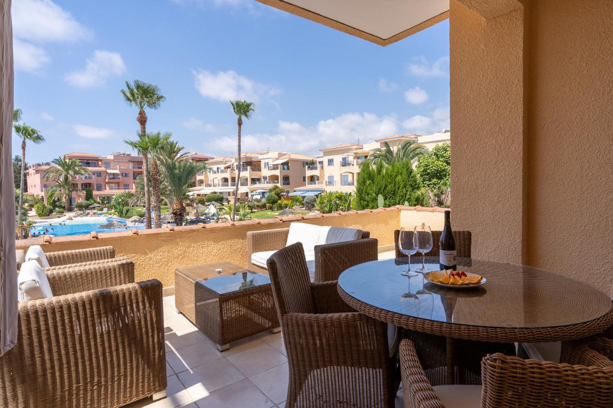 Tropical Paradise In Harbour Paphos, Central & Close To Beach Екстер'єр фото