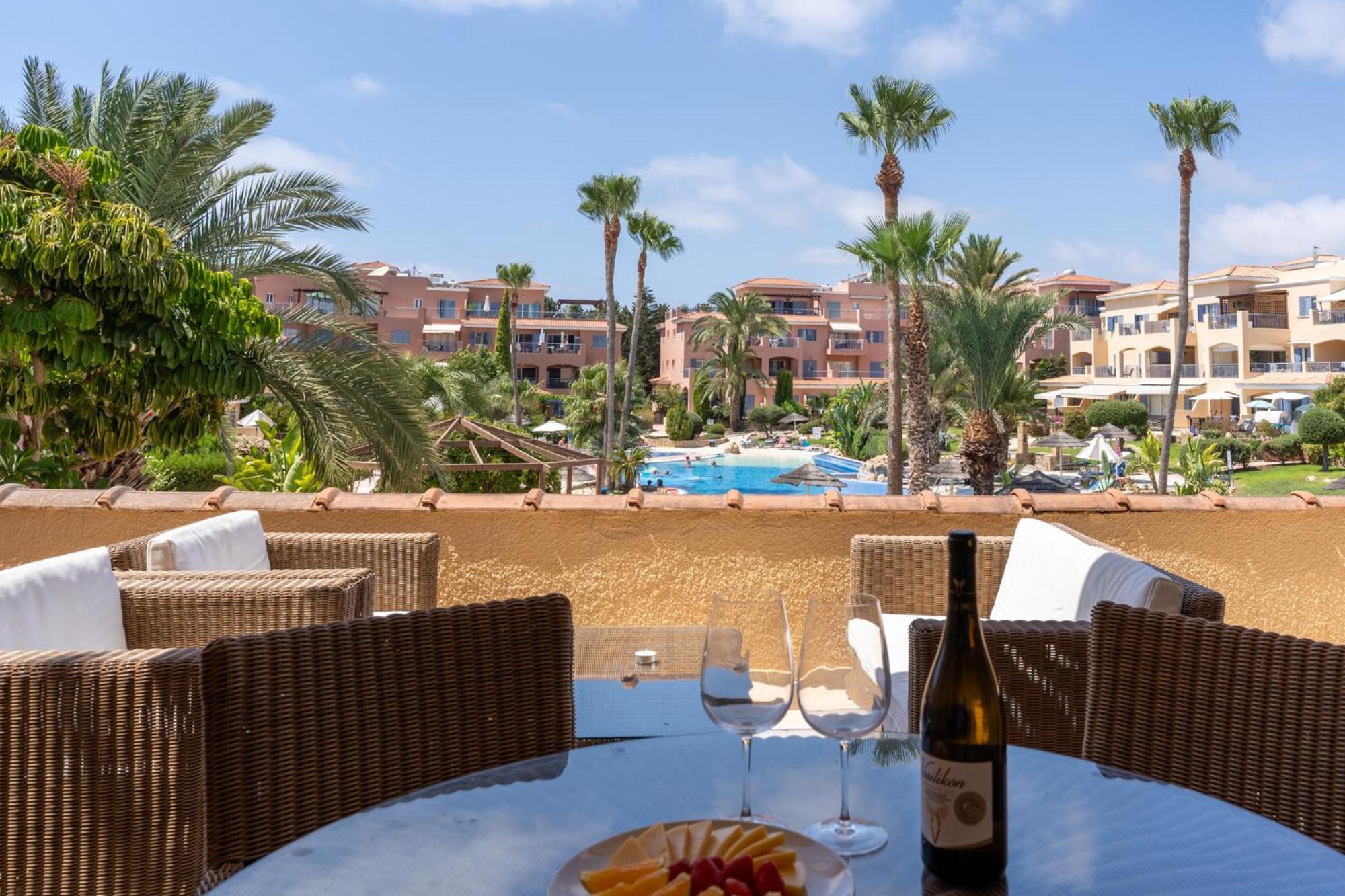 Tropical Paradise In Harbour Paphos, Central & Close To Beach Екстер'єр фото